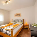 Kati * Omiš
