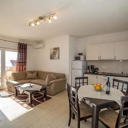Apartment Kati Omis