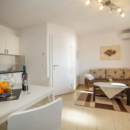 Apartment Kati Omis